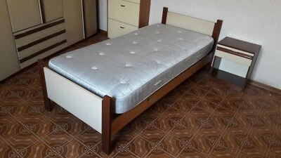 Letto Singolo 210cm + Doghe Ortopediche 200x90cm + Materasso + Comodino - Immagine 1 di 4