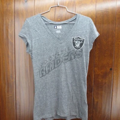 Camiseta Oakland Las Vegas Raiders para mujer grande cuello en V Foto 1 de 4