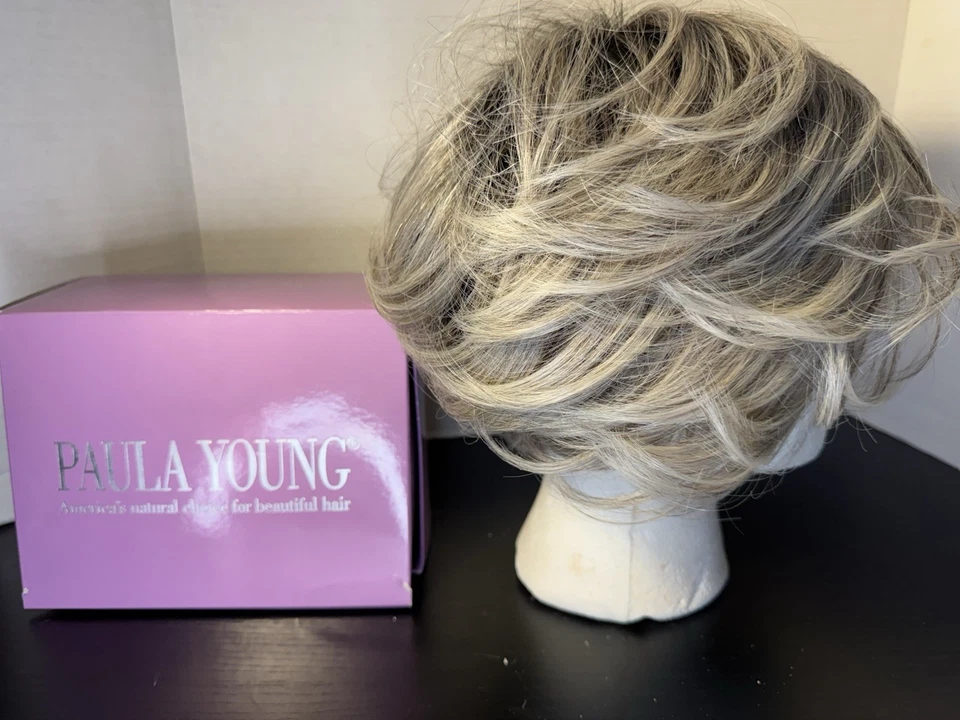 Peluca Paula Young A0036 Color Wispy Pixie 56/60A#1B Plata Real Nueva con Etiquetas Foto 1 de 4