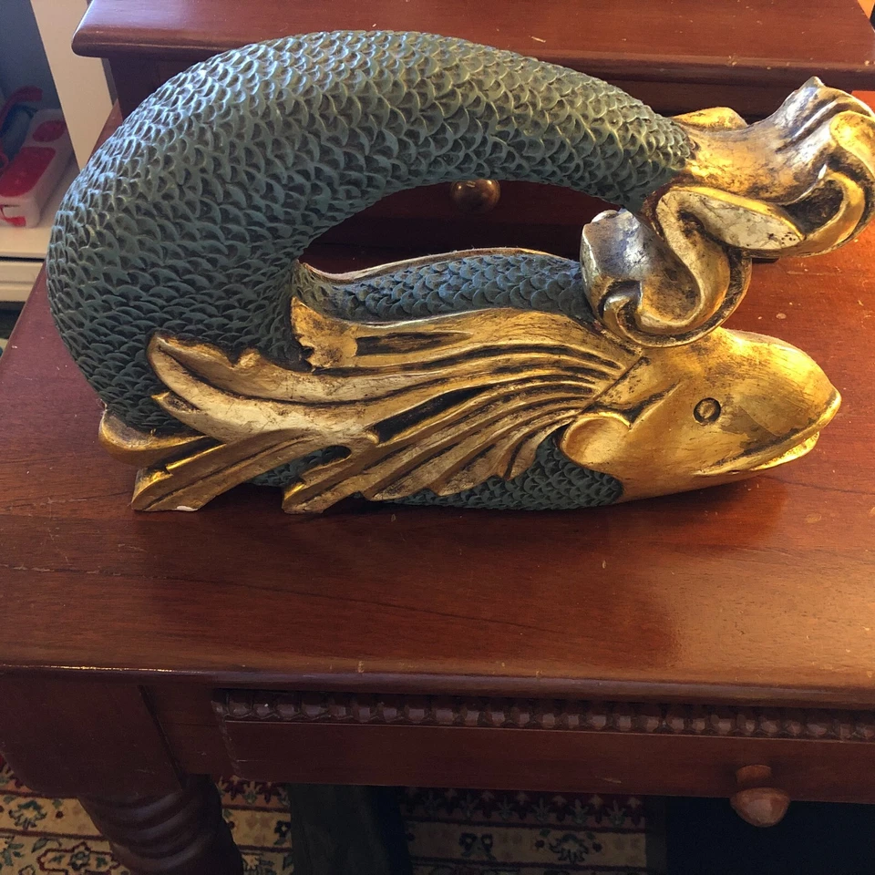 Figura de pez decorativa acabado madera maciza en pátina y acento pan de oro Foto 1 de 4