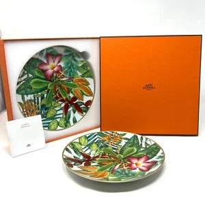 NEU UND VERPACKT Hermes grün Blumen Passifolia Dessertteller N1 Set mit 2 Tellern (Glasstempel) - Bild 1 von 8
