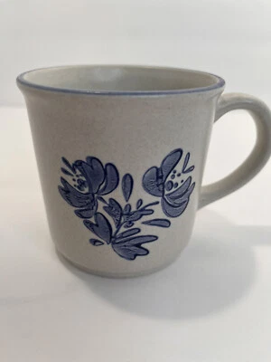 Caneca de café/chá vintage Pfaltzgraff Yorktowne 10 oz grés branco e azul - Imagem 1 de 3