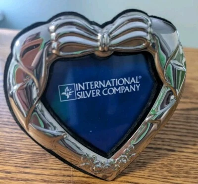 Marco de fotos en forma de corazón de International Silver Company pulido de colección Foto 1 de 4