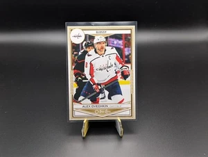 2024-25 Upper Deck Series 1 Alexander Ovechkin #OG-5 O-Pee-Chee Glossy Gold - Bild 1 von 2