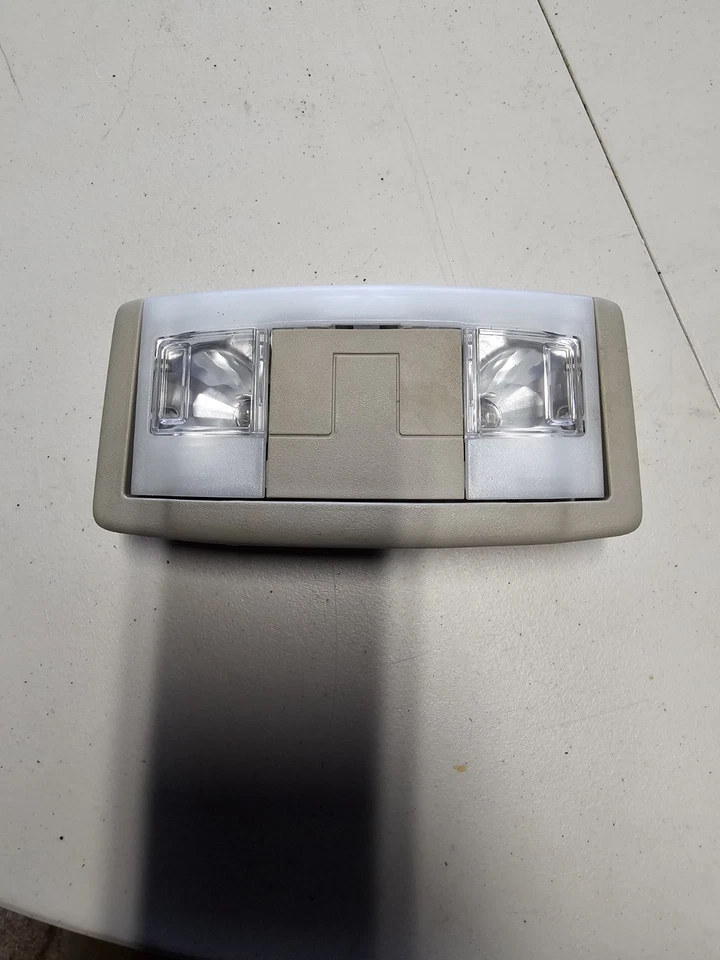 Luz de mapa de cúpula delantera Ford Taurus 2010 2011 2012 Foto 1 de 4