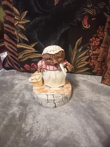 Vintage 1977 Keramik Beatrix Potter Mrs Tiggy Winkle Spieluhr, LESEN - Bild 1 von 7