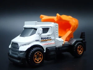 TREE SPADE TRUCK TRANSPLANTER CONSTRUCTION 1:64 SCALE DIORAMA DIECAST MODEL CAR - Picture 1 of 9