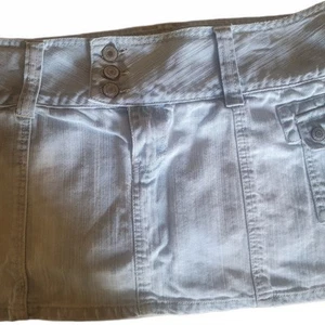 Rue 21 Women's Light Blue Denim Mini Skirt ~ Distressed Look ~ Pockets ~ 9/10 - Picture 1 of 9