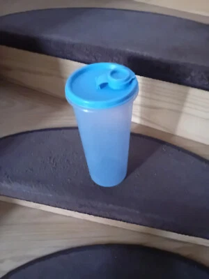 Tupperware Getränkebehälter hellblau 1 L - Bild 1 von 2