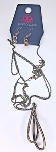NUEVO Juego de Pendientes y Collares de Joyería Paparazzi "Paso al Foco"" Latón - Imagen 1 de 3
