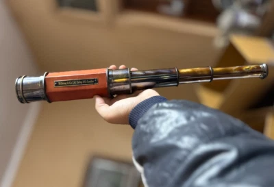 Telescopio de latón vintage en caja de cuero marinero/pirata espía aumento 20X. Foto 1 de 4