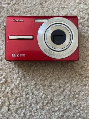 Kodak EasyShare Red M863 8.2MP Compact Digital Camera - Image 1 of 4