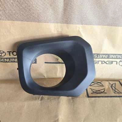 Cubierta de luz antiniebla para parachoques Toyota Tacoma 2016-2023 bisel lado derecho Foto 1 de 4