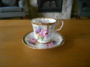 Taza de té y platillo de porcelana fina isabelina vintage con adornos dorados Inglaterra - Imagen 1 de 8