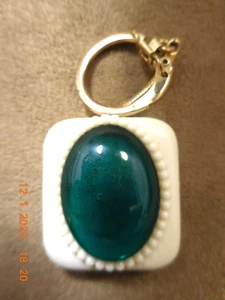 VINTAGE FUJI MUSIC BOX KEYCHAIN EMERALD GREEN JEWEL "RAINDROPS..." (SEE VIDEO) - Picture 1 of 8
