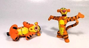 DISNEY VTG WINNIE THE POOH 2x TIGROU TIGER 3'' PVC FIGURES BULLYLAND + ENERGIZER - Picture 1 of 18