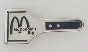 Prendedor sombrero solapa metal tono plata empleados espátula McDonalds vintage - Imagen 1 de 4