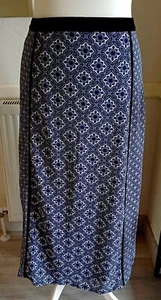 Size 18 Dorothy Perkins Navy Print Summer Panel Skirt Side Splits - Picture 1 of 3