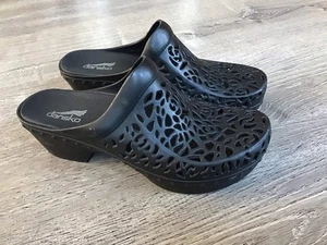 Dansko Pippa Molded Black Clogs Size 40 EU / 9 US Style 1015-020200 - Picture 1 of 11