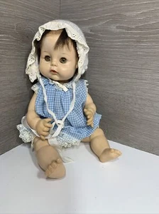 Bambola vintage 1965 Madame Alexander vinile vestito blu - 13” - ottime condizioni - Foto 1 di 8