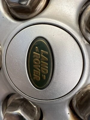 TAPA CENTRAL RUEDA LAND ROVER DISCOVERY II GAMA FREELANDER LR001156 OEM (4) Foto 1 de 4