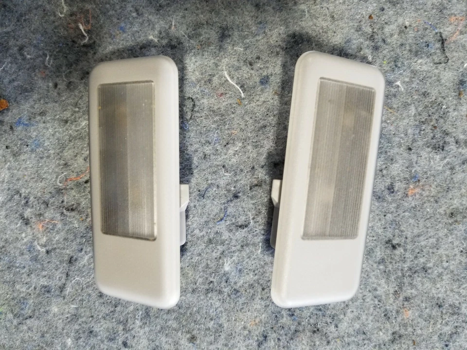 2001-2006 E46 BMW 330XI 330i OVERHEAD DOME LIGHT READING ASSEMBLY 140929  #227CN - Image 1 of 2