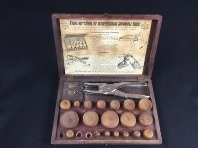 Rare presse ancienne verre montre pince matrices dans coffret bois  - Photo 1/4