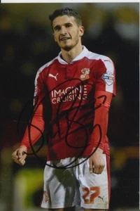SWINDON TOWN HAND SIGNED BRADLEY BARRY 6X4 PHOTO 2. - Picture 1 of 1