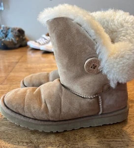 UGG Australia Bailey Button II Women's Faux Fur Lined Boot Sz 7 Chestnut - Picture 1 of 4