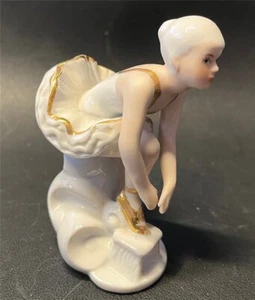 Weiße Keramik Cherub Figuren "Tanzende Ballerina" (2) - Picture 1 of 4