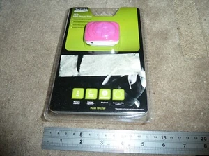 2GB MINI CLIP-ON MP3 PLAYER Bright Pink BRAND NEW SEALED! Bundle + Car Charger - Picture 1 of 1