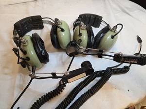 Auriculares de aviación David Clark modelo H10-36 con micrófonos, sin probar propiedad de James Pirtle - Imagen 1 de 12