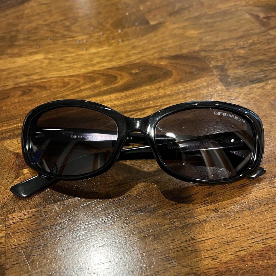 Gafas de sol Emporio Armani rectangulares marco negro EA9721/S hechas en Italia Foto 1 de 4