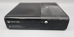 Microsoft Xbox 360 E - 500 GB - Schwarz - Spielekonsole - Bild 1 von 4
