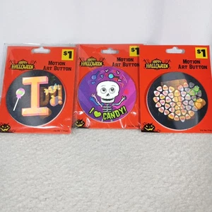 Set 3 linsenförmige Bewegung Kunst Knöpfe 2012 Halloween Süßigkeiten 3" Pin Neu in Verpackung - Bild 1 von 6