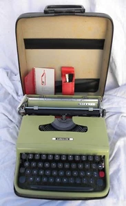 Macchina da scrivere OLIVETTI LETTERA 22 con custodia morbida originale - Picture 1 of 10