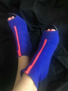 JUICY COUTURE PEEP TOE HEELS Neon 80s Look WOMEN'S SZ 8.5 M Retro Sexy - Picture 1 of 12
