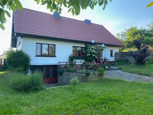 Gepflegtes Einfamilien- oder Ferienhaus mit unverbauten Blick auf das Gonnatal - Bild 1 von 24