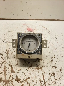 300       2007 Clock 1330612 - Picture 1 of 9