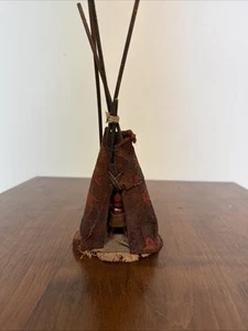 Tipi de cuero con plástico oculto bebé Cherokee indio nativo americano de colección - Imagen 1 de 11