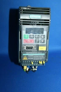 1 x Siemens 6SE3211-1DA40 MICROMASTER VECTOR 3PH 0.37KW - Picture 1 of 3