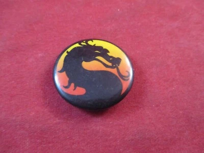 Mortal Kombat Sega Genesis SNES Arcade 1992 Promo Mini Pin Botón (De Kit MK) Foto 1 de 2