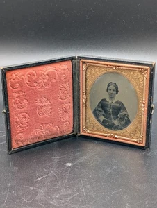 Sixth plate Daguerreotype older lady case starting to seperate - Picture 1 of 2