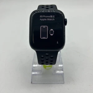 Solo GPS Apple Watch Series 8 45MM Nero Alluminio Nero Nike Sport Loop A2771 - Foto 1 di 3