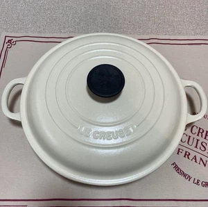 Le Creuset Shallow Casserole 26cm – Matte Beige (Cream/Vanilla Tones) - Picture 1 of 8