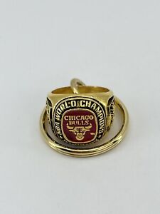 Vintage Chicago Bulls Kodak ring keychain nba world champions 91 92 93 gold tone