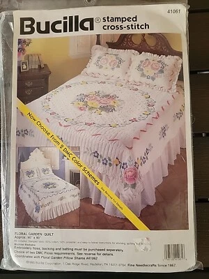 Kit de edredón y farsa de punto de cruz estampado 90x 90 Bucilla Floral Garden #41061-41062 Foto 1 de 4