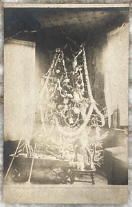 Seltener Weihnachtsbaum Anfang 1900 mit Wagen & Spielzeug CYKO Postkarte RPPC 4218 - Bild 1 von 4