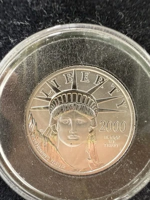 Moneda de platino Estatua de la Libertad American Eagle 2000-W $25 Foto 1 de 4