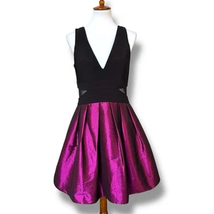 X by Xscape Fit & Flare-Minikleid mit Netzeinsatz und V-Ausschnitt schwarz/lila Damen 12 - Bild 1 von 17